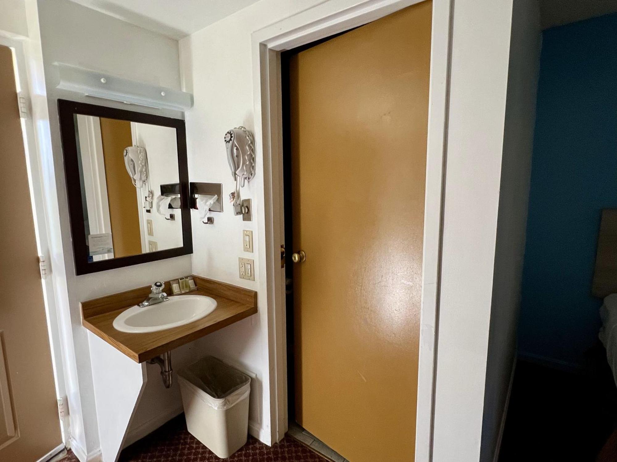 Travelodge By Wyndham Hershey Exterior photo